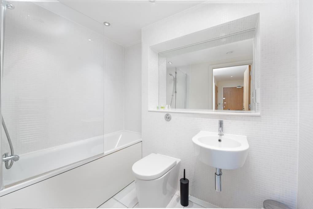 Canary Wharf By Capital *